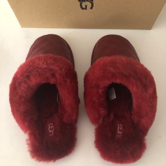 UGG Genuine Shearling Scuffette II Quilted Leather Red Slipper. Size: 8, 9 - Picture 11 of 15